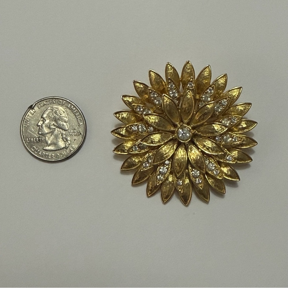 Vintage Style Flower Petals With Rhinestones Brooch Pin - Picture 2 of 6